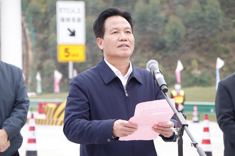 廣西北部灣投資集團(tuán)黨委書記、董事長朱堅和致辭.JPG